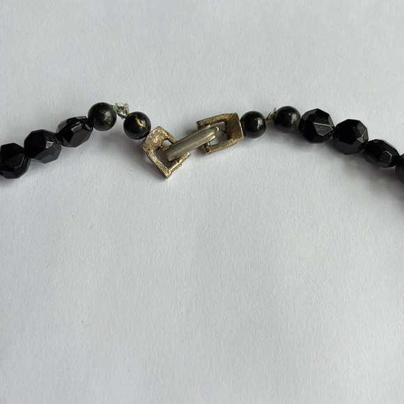 🎉4/30$🎉 Vintage Elegant Black and Gold Necklace - Picture 2 of 4